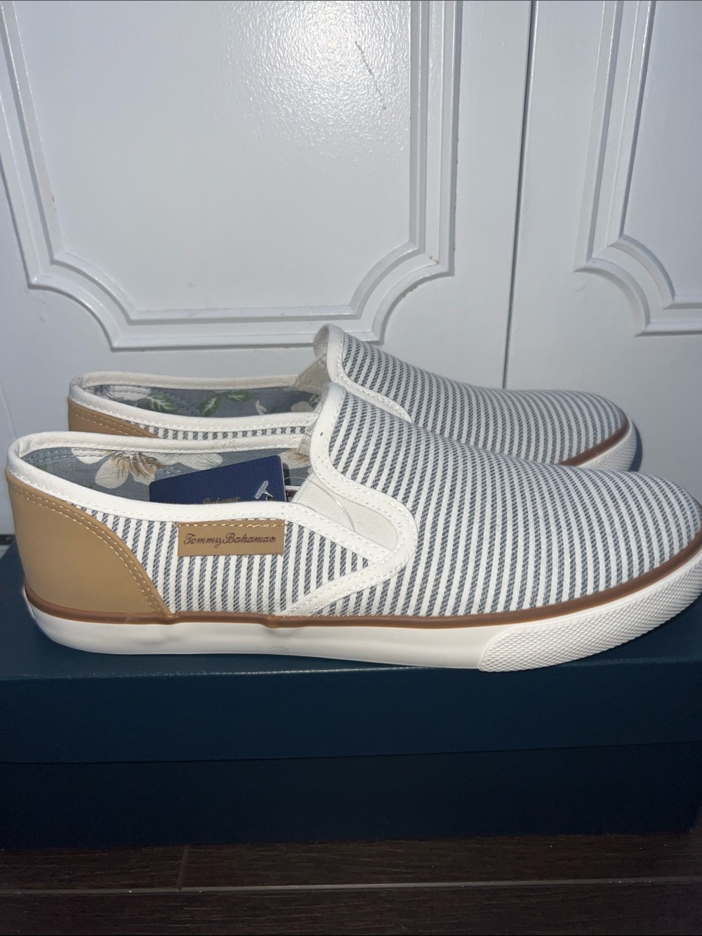 Tommy Bahama Footwear, Stripe Blue/White Slip on Sneakers, Size: 10